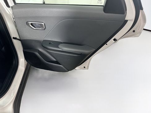 Used 2025 Kia K4 LXS image 28