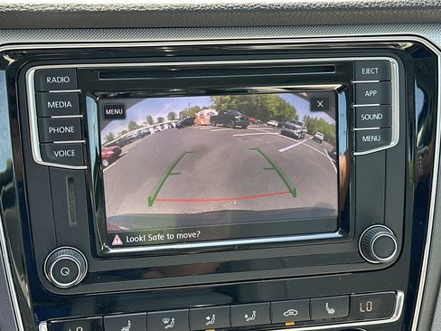 Used 2018 Volkswagen Passat 2.0T R-Line FWD image 26
