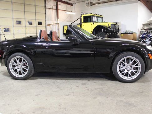 Used 2008 MAZDA MX-5 Miata Grand Touring w/ Premium Pkg image 25
