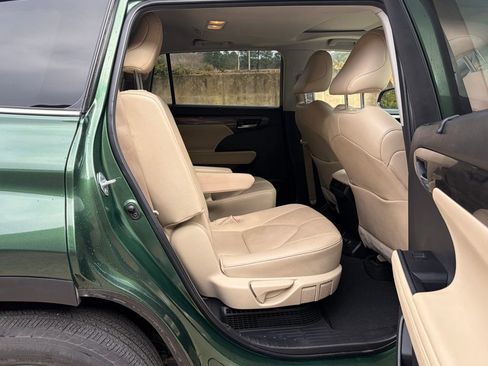 Used 2024 Toyota Highlander Limited image 31