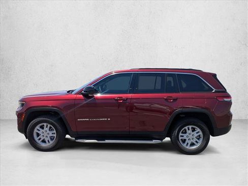 Used 2024 Jeep Grand Cherokee Laredo w/ Luxury Tech Group I AWD/4WD image 8