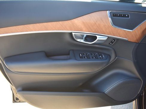 Used 2023 Volvo XC90 B6 Plus image 12