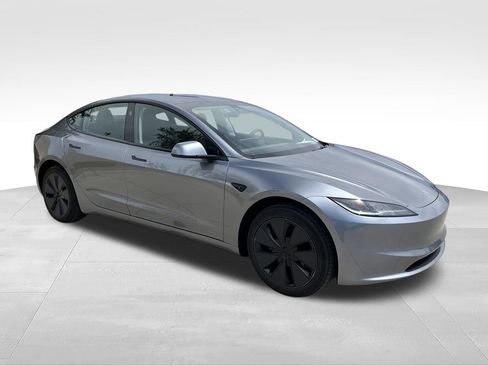 Used 2025 Tesla Model 3 Long Range RWD image 4