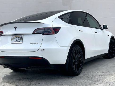 Used 2022 Tesla Model Y Long Range AWD/4WD image 22
