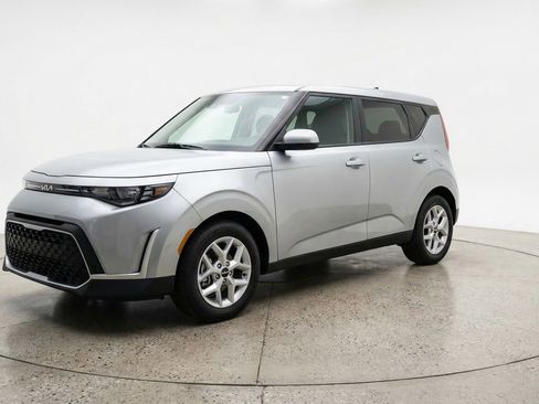 Used 2025 Kia Soul LX w/ LX Technology Package FWD image 3
