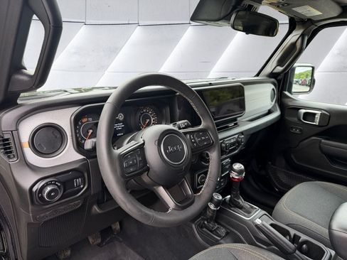 Used 2025 Jeep Wrangler Sport AWD/4WD image 10