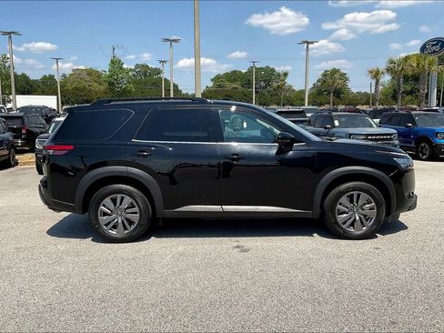 Used 2025 Nissan Pathfinder SV FWD image 7