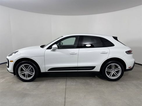 Certified 2023 Porsche Macan image 2