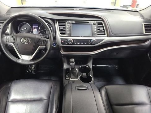 Used 2014 Toyota Highlander XLE AWD/4WD image 24