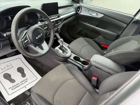 Used 2022 Kia Forte LXS w/ LXS Technology Package FWD image 10