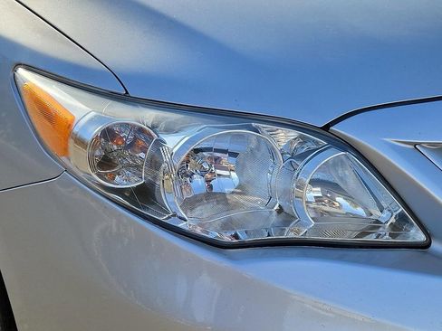 Used 2013 Toyota Corolla LE image 12