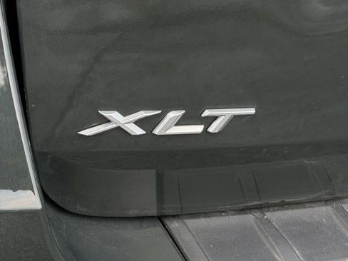 Used 2023 Ford Explorer XLT AWD/4WD image 11