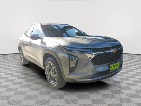 New 2026 Chevrolet Trax LT image 2