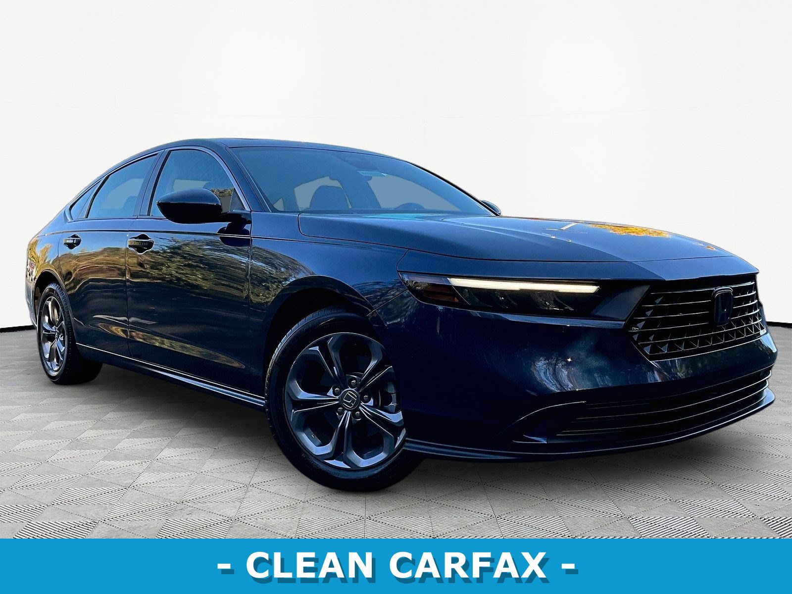 Used 2024 Honda Accord EX image 3