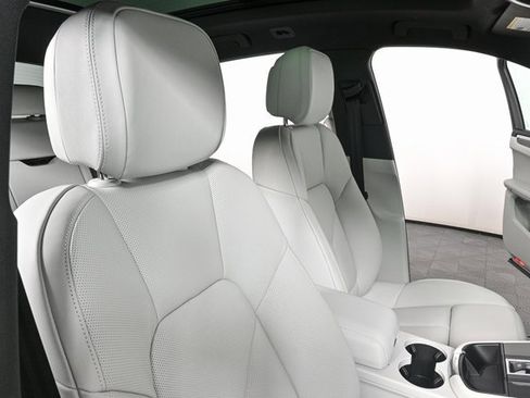 Certified 2025 Porsche Macan image 23