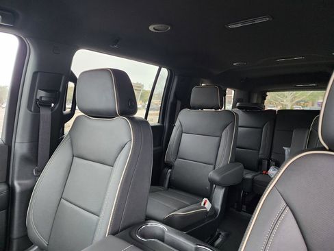 New 2025 Chevrolet Suburban Premier AWD/4WD image 12