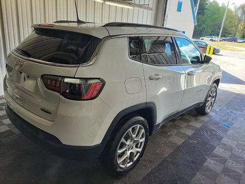 Used 2022 Jeep Compass Latitude AWD/4WD image 5