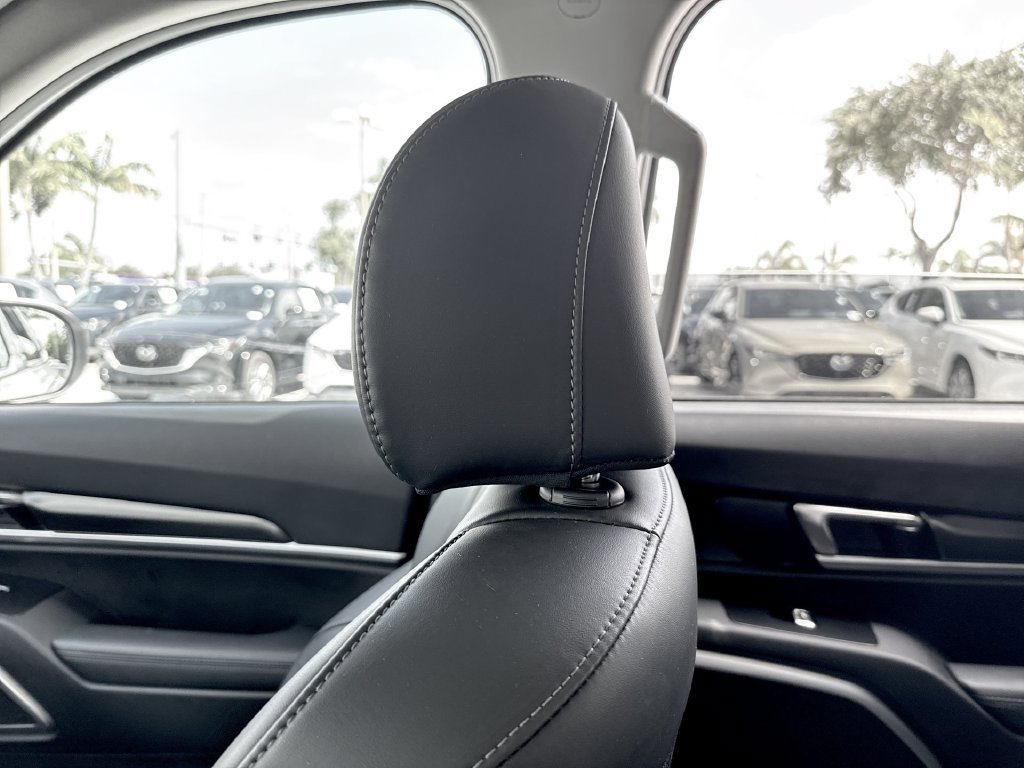 Used 2024 Kia Telluride S FWD image 16