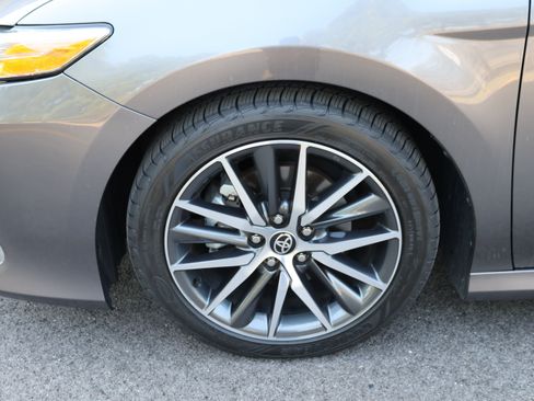 Used 2022 Toyota Camry XLE FWD image 9