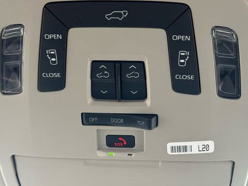 Certified 2024 Toyota Sienna XLE image 25