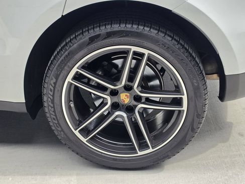 Certified 2020 Porsche Macan w/ Premium Package Plus AWD/4WD image 27