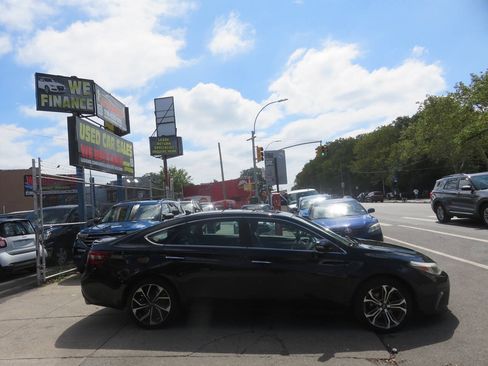 Used 2016 Toyota Avalon Limited w/ Toyota Safety Sense Package FWD image 9