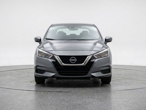 Used 2025 Nissan Versa SV image 2