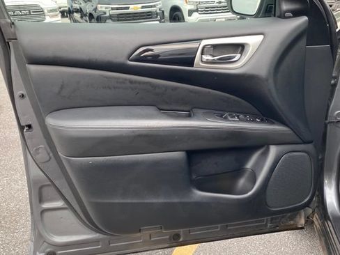 Used 2019 Nissan Pathfinder SV AWD/4WD image 11