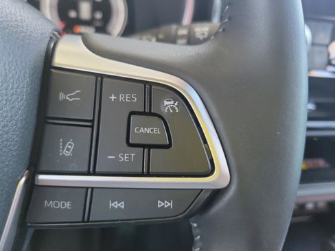 Certified 2025 Toyota Highlander XSE image 22