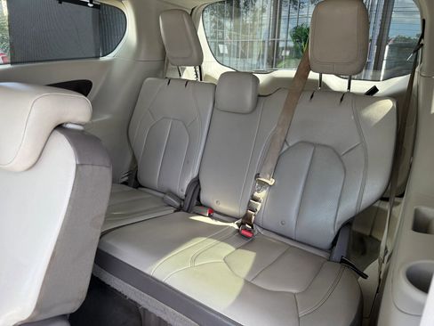 Used 2017 Chrysler Pacifica Touring-L Plus w/ Advanced Safetytec Group image 16