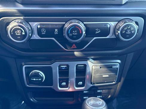 Used 2019 Jeep Wrangler Sport AWD/4WD image 23