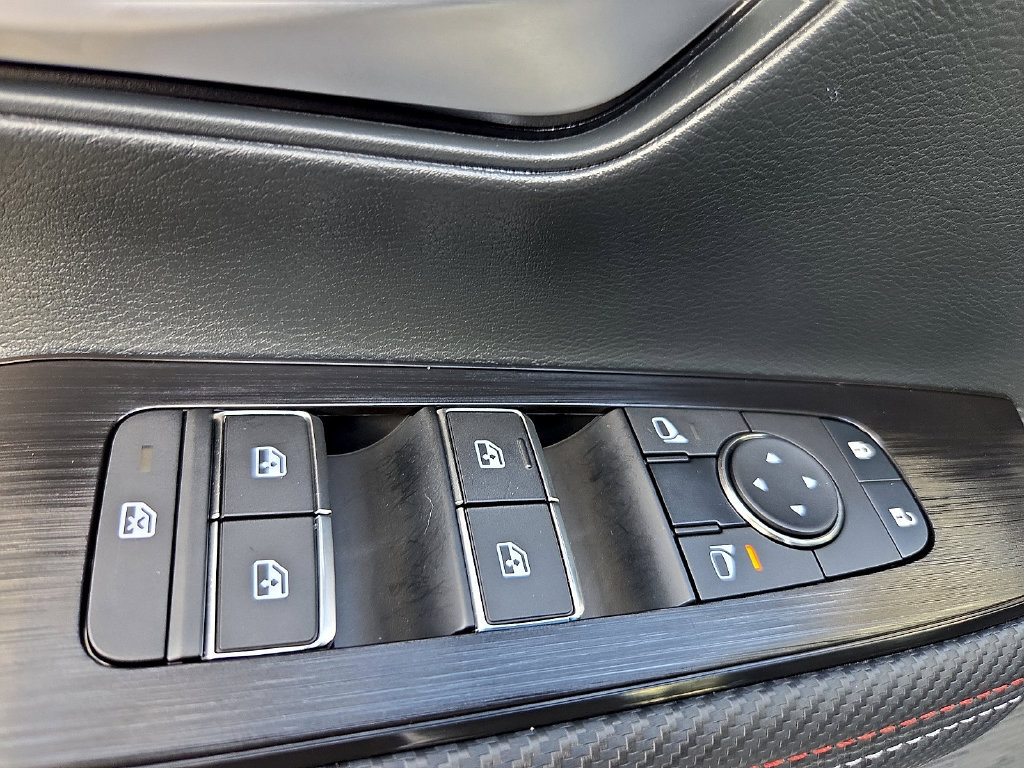 Used 2026 Nissan Kicks SR w/ SR Premium Package FWD image 15