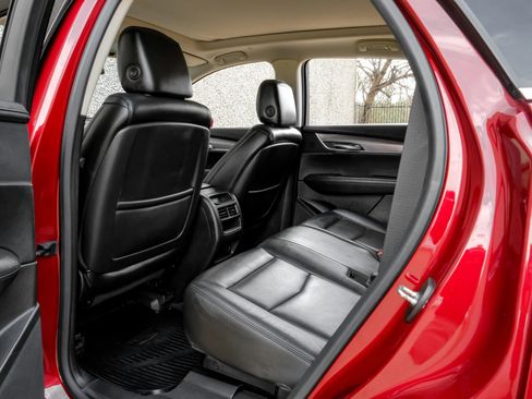 Used 2017 Cadillac XT5 Premium Luxury FWD image 40