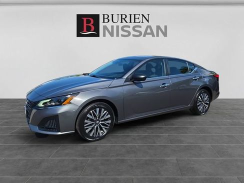Used 2024 Nissan Altima 2.5 SV AWD/4WD image 1