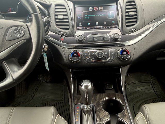 Used 2015 Chevrolet Impala LT w/ Convenience Package FWD image 3