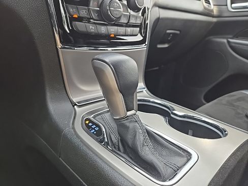 Used 2019 Jeep Grand Cherokee Altitude AWD/4WD image 23