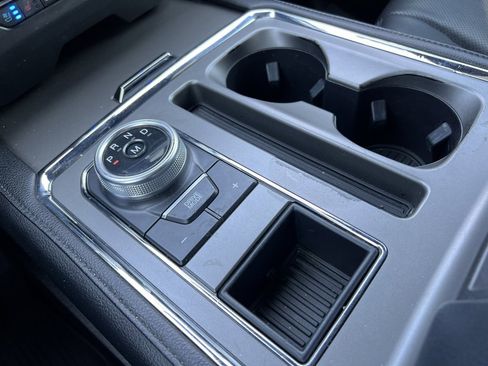 Used 2021 Ford Expedition XLT image 19