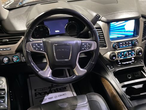 Used 2019 GMC Yukon XL Denali w/ Denali Ultimate Package AWD/4WD image 3