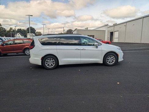 Certified 2022 Chrysler Pacifica Touring-L FWD image 2