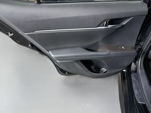 Used 2021 Toyota Camry SE image 25