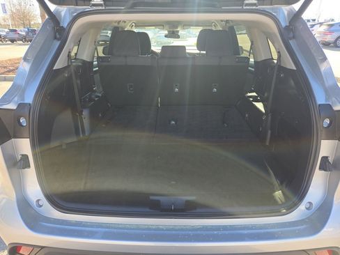 Used 2024 Toyota Highlander LE AWD/4WD image 59
