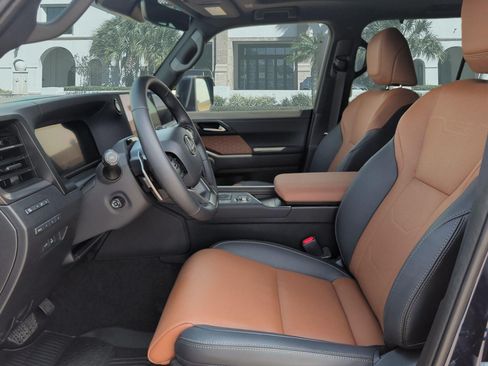 Certified 2026 Lexus GX 550 w/ Accessory Package (2T) AWD/4WD image 11