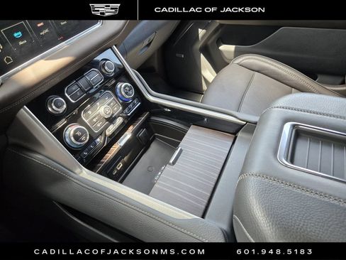 Used 2023 GMC Yukon XL Denali AWD/4WD image 19