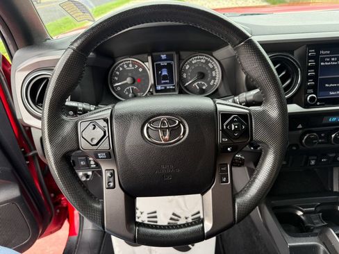 Used 2022 Toyota Tacoma TRD Off-Road AWD/4WD image 12