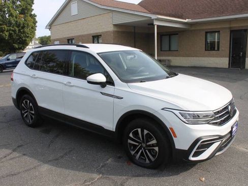 Used 2022 Volkswagen Tiguan S image 6