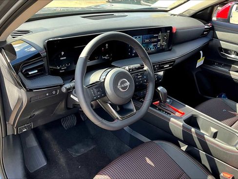 New 2025 Nissan Kicks SR image 10