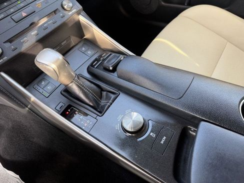 Used 2016 Lexus IS 300 AWD image 19