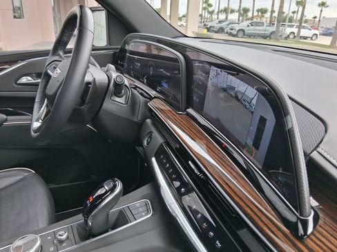 Used 2024 Cadillac Escalade Premium Luxury RWD image 17