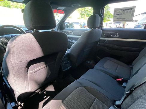 Used 2017 Ford Explorer XLT w/ Equipment Group 201A AWD/4WD image 22