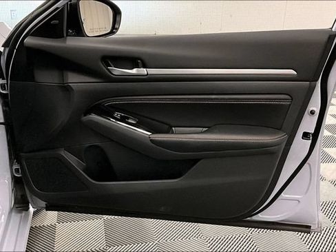 Used 2023 Nissan Altima 2.5 SR w/ SR Premium Package FWD image 22